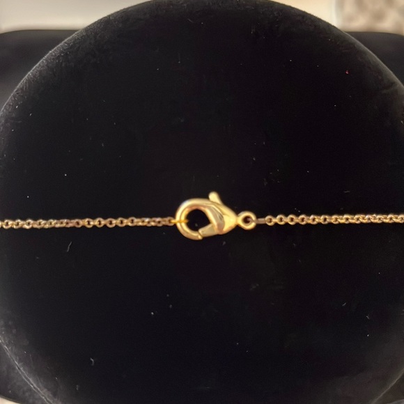 28” Gold tone faux Jade necklace, EUC, no flaws except for normal wear on the - Picture 3 of 3